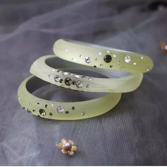 Susan Graver Set of 3 Acrylic Bangles with Crystal Accent NWOT - Picture 5 of 5